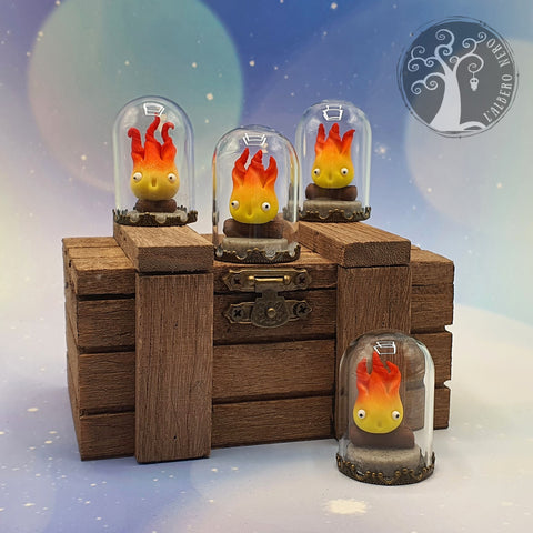 Calcifer (glow  in the dark) nella campana di vetro, miniatura in fimo