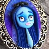 Collana Emily, piccolo ciondolo ispirato al film La sposa Cadavere, fanart realizzata a mano in paste polimeriche