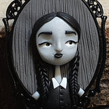 Collana Mercoledì Addams, fanart realizzata a mano in paste polimeriche, ispirata al film Addam's family