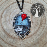 Collana It, palloncino con barchetta di carta ispirata al film Pennywise (IT), realizzata a mano con paste polimeriche