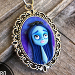 Collana Emily, piccolo ciondolo ispirato al film La sposa Cadavere, fanart realizzata a mano in paste polimeriche