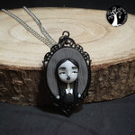 Collana Mercoledì Addams, fanart realizzata a mano in paste polimeriche, ispirata al film Addam's family