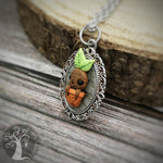Collana baby mandragola, ispirata al mondo magico di Harry Potter, fanart realizzata a mano in paste polimeriche